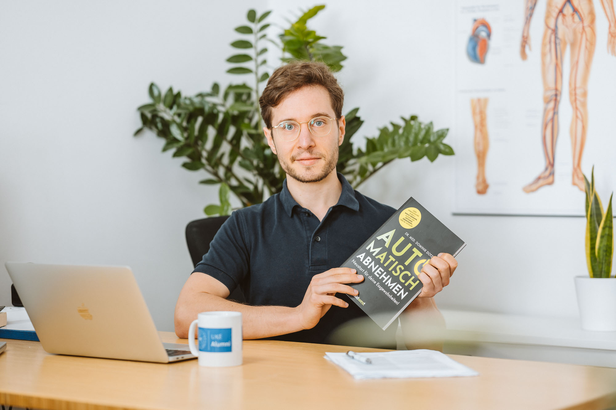 Dr. Dominik Dotzauer with his book